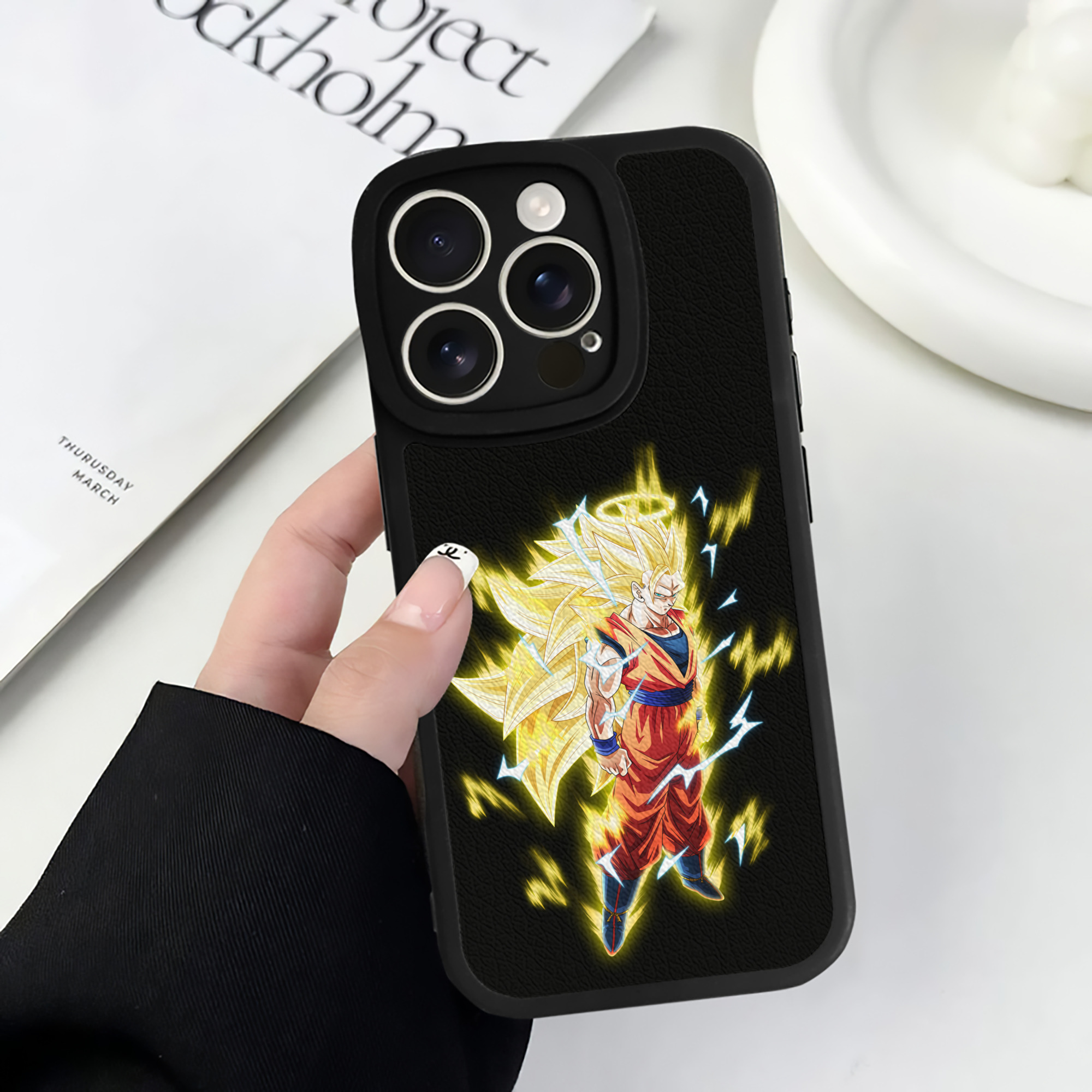 （画像用） ドラゴンボール 孫悟空（そん ごくう）Son Goku カカロット DRAGON BALL Kakarotto 【iPhone 16シリーズ対応】シリコンスマホケース（レザー調） 材質：シリコン